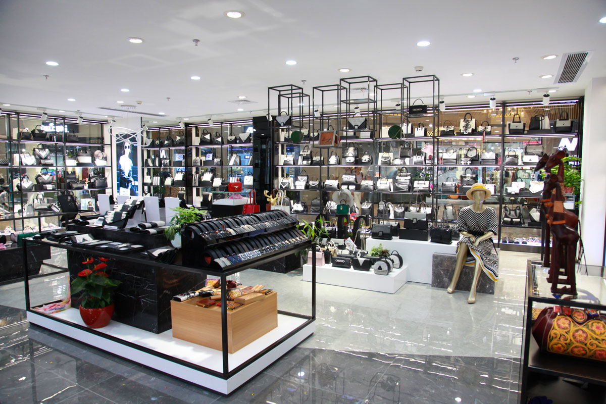 長(zhǎng)沙溫爾皮具店裝修設(shè)計(jì)效果圖_長(zhǎng)沙高橋皮具店裝修_長(zhǎng)沙裝修公司_永祺商業(yè)裝飾 長(zhǎng)沙溫爾皮具店裝修設(shè)計(jì)效果圖_長(zhǎng)沙高橋皮具店裝修_長(zhǎng)沙裝修公司_永祺商業(yè)裝飾