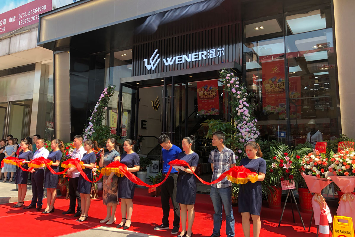 長(zhǎng)沙溫爾皮具店裝修設(shè)計(jì)效果圖_長(zhǎng)沙高橋皮具店裝修_長(zhǎng)沙裝修公司_永祺商業(yè)裝飾 長(zhǎng)沙溫爾皮具店裝修設(shè)計(jì)效果圖_長(zhǎng)沙高橋皮具店裝修_長(zhǎng)沙裝修公司_永祺商業(yè)裝飾